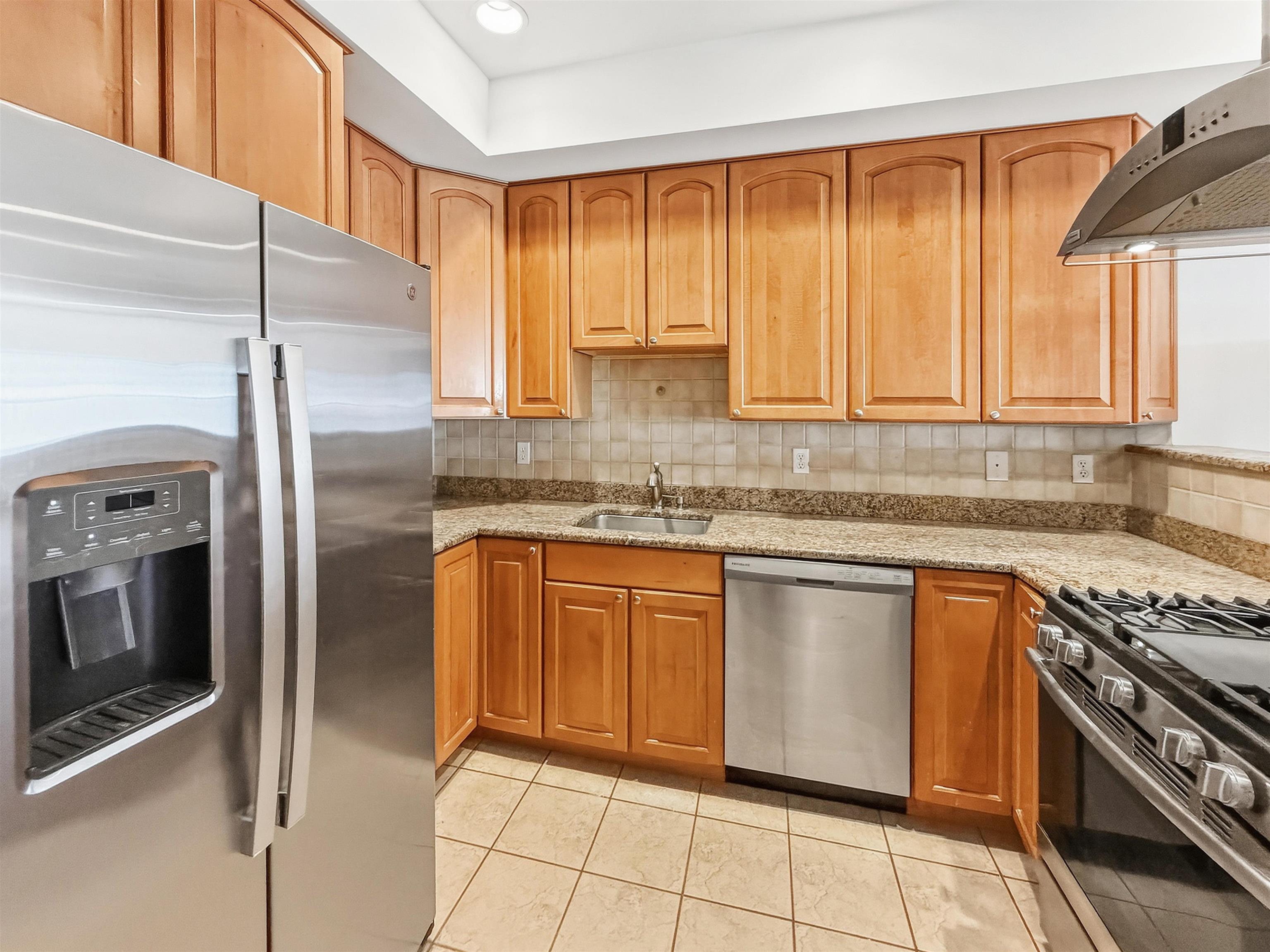 613 MONROE ST Unit: 4