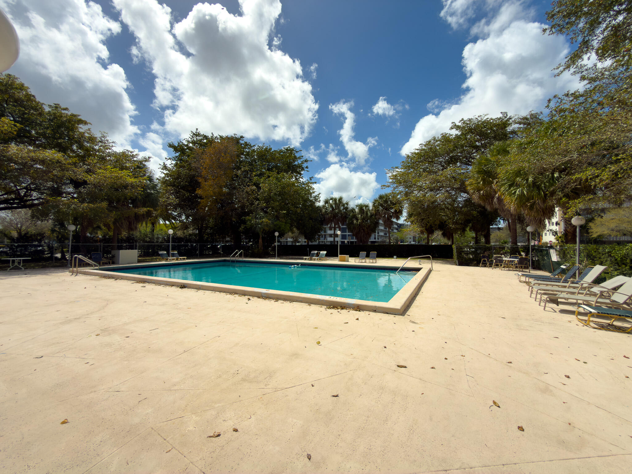 919 Hillcrest Drive 511