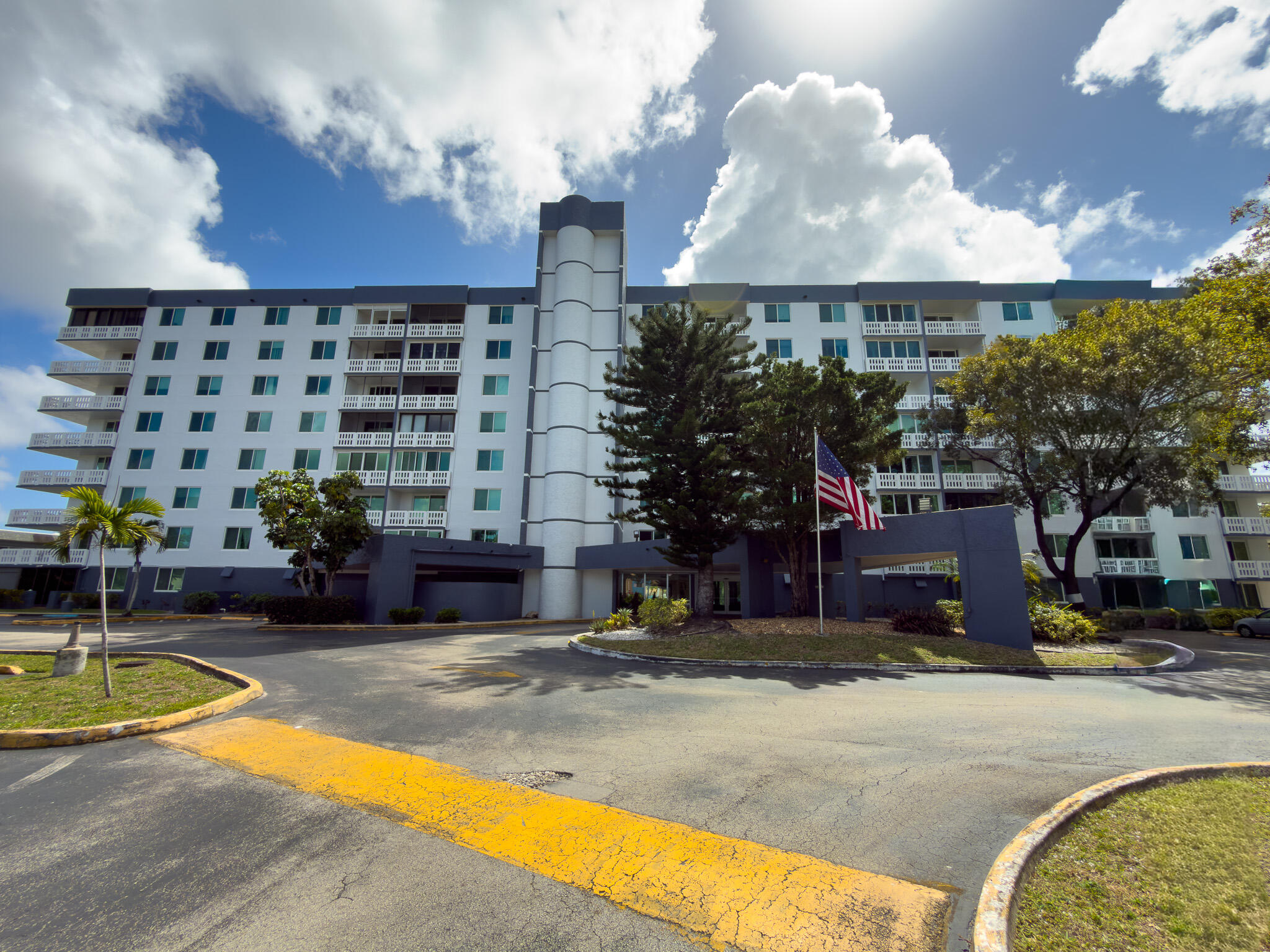 919 Hillcrest Drive 511