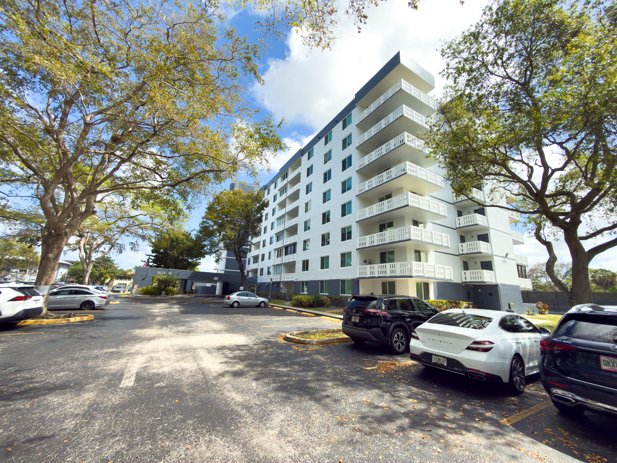 919 Hillcrest Drive 511