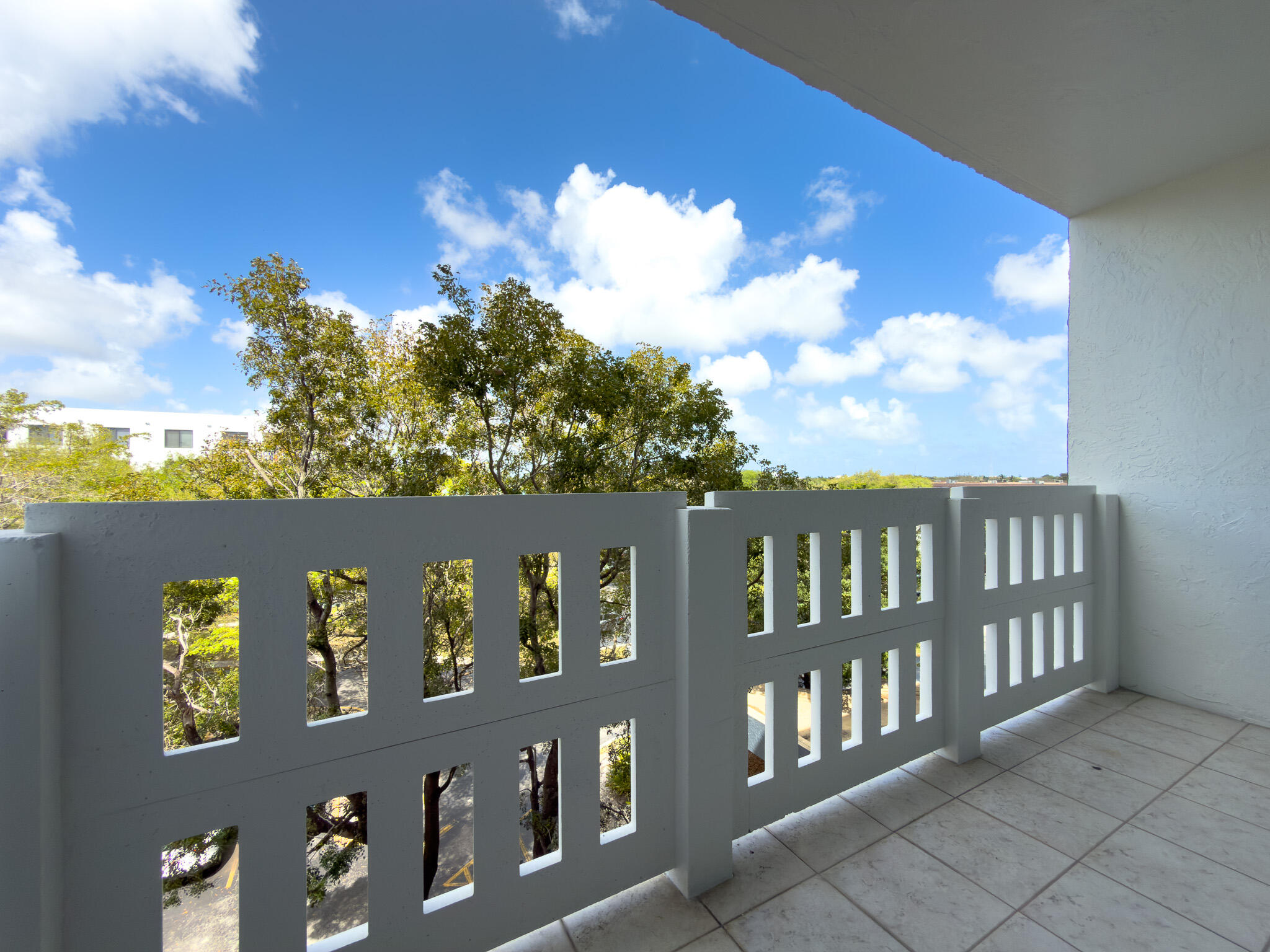 919 Hillcrest Drive 511