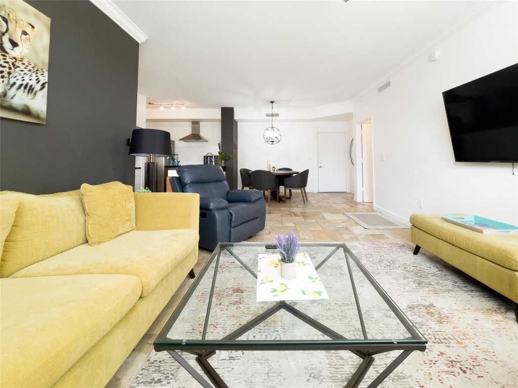 1900 Van Buren St 118B