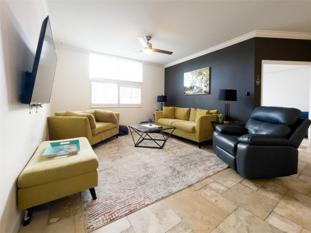 1900 Van Buren St 118B