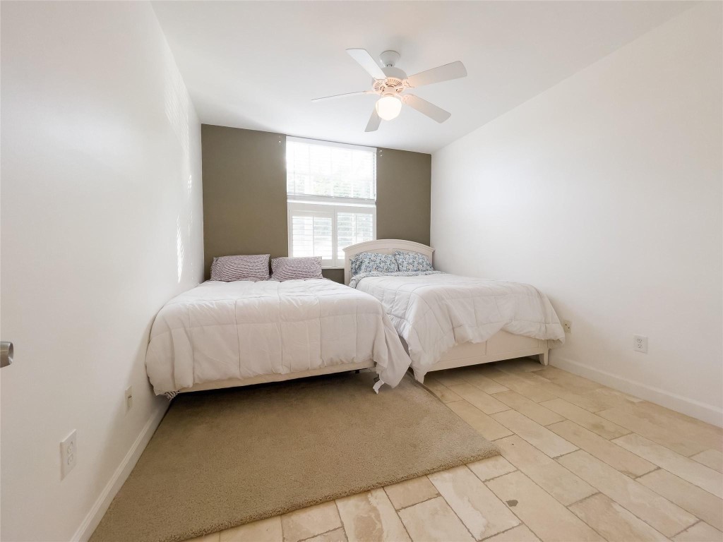 1900 Van Buren St 118B