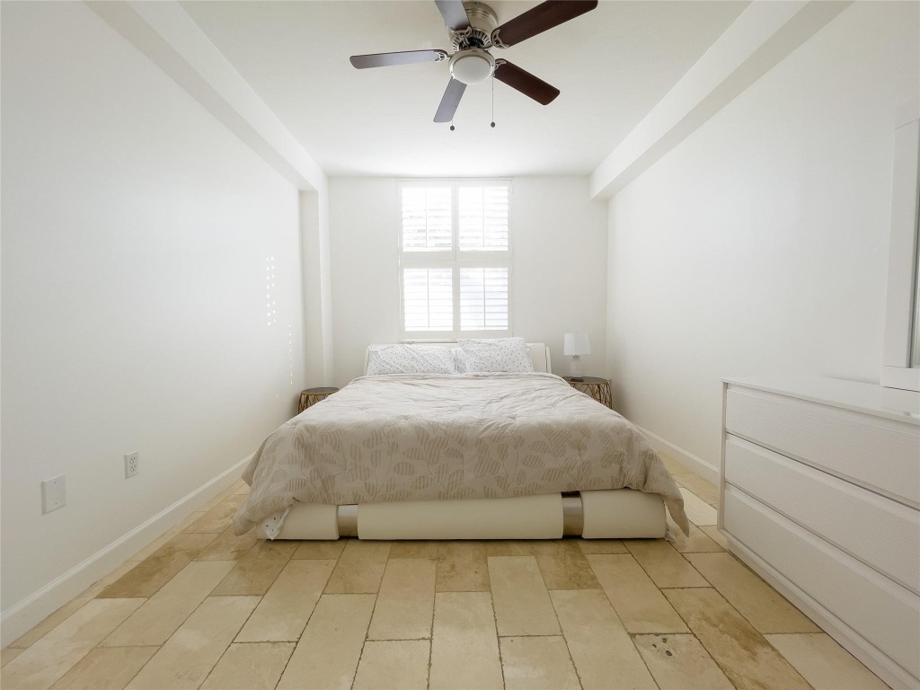 1900 Van Buren St 118B