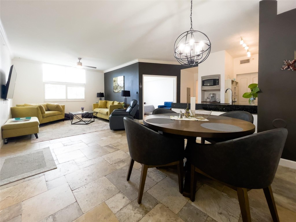 1900 Van Buren St 118B