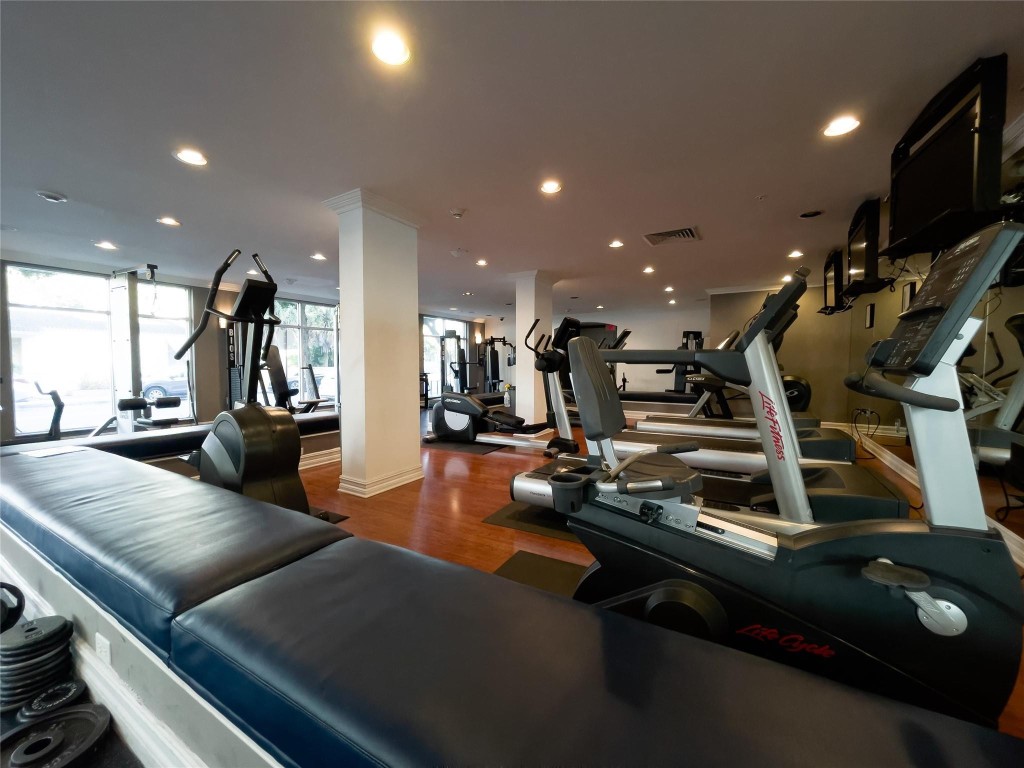 1900 Van Buren St 118B