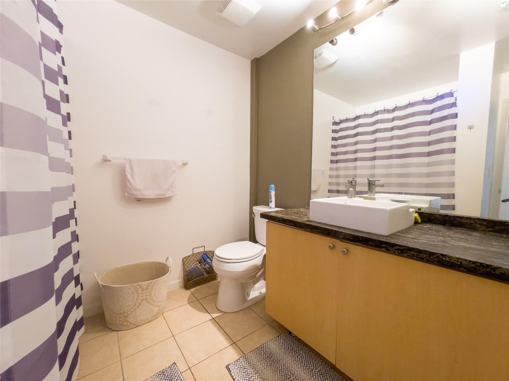 1900 Van Buren St 118B