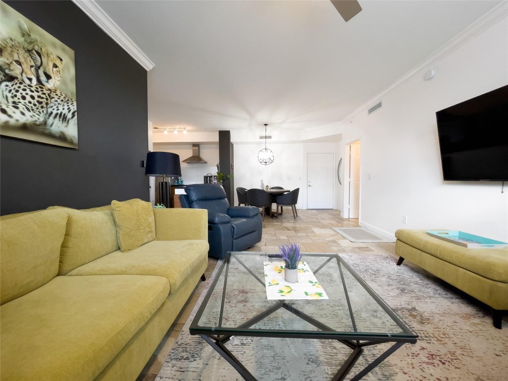 1900 Van Buren St 118B