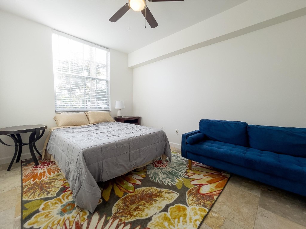 1900 Van Buren St 118B