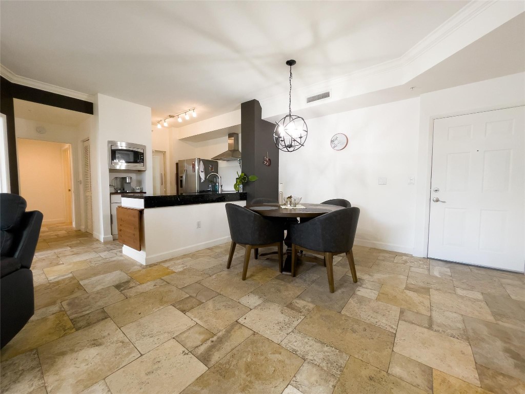 1900 Van Buren St 118B