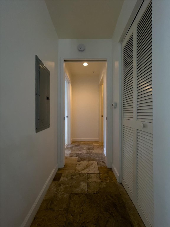 1900 Van Buren St 118B