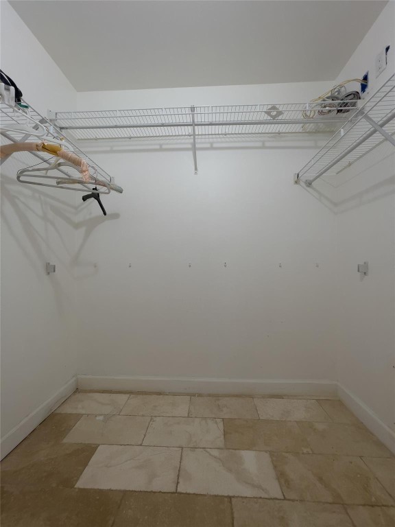 1900 Van Buren St 118B