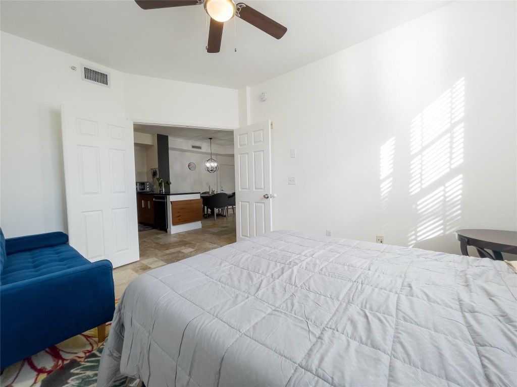 1900 Van Buren St 118B