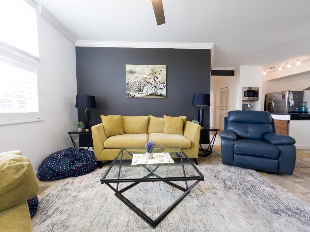 1900 Van Buren St 118B