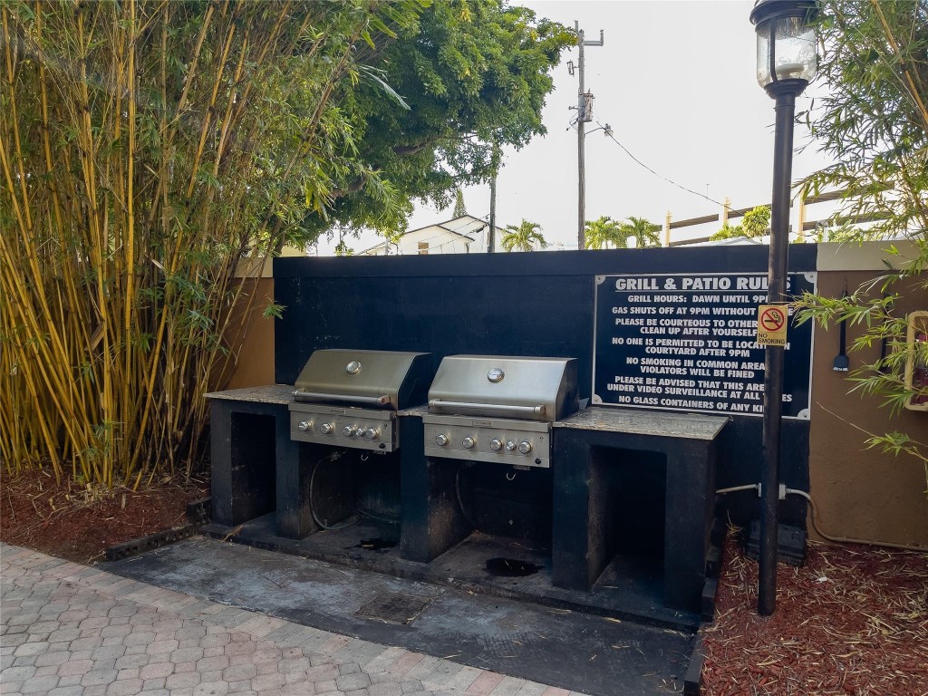 1900 Van Buren St 118B