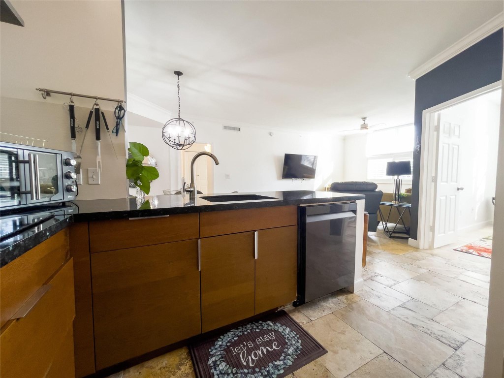 1900 Van Buren St 118B