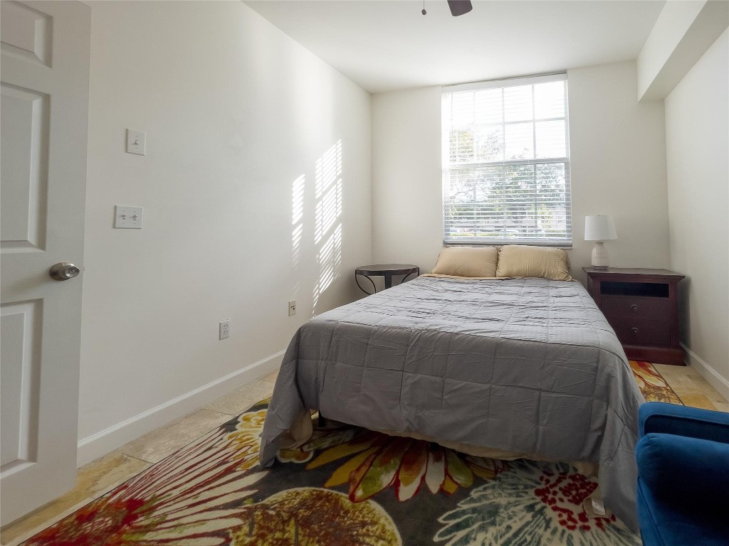 1900 Van Buren St 118B