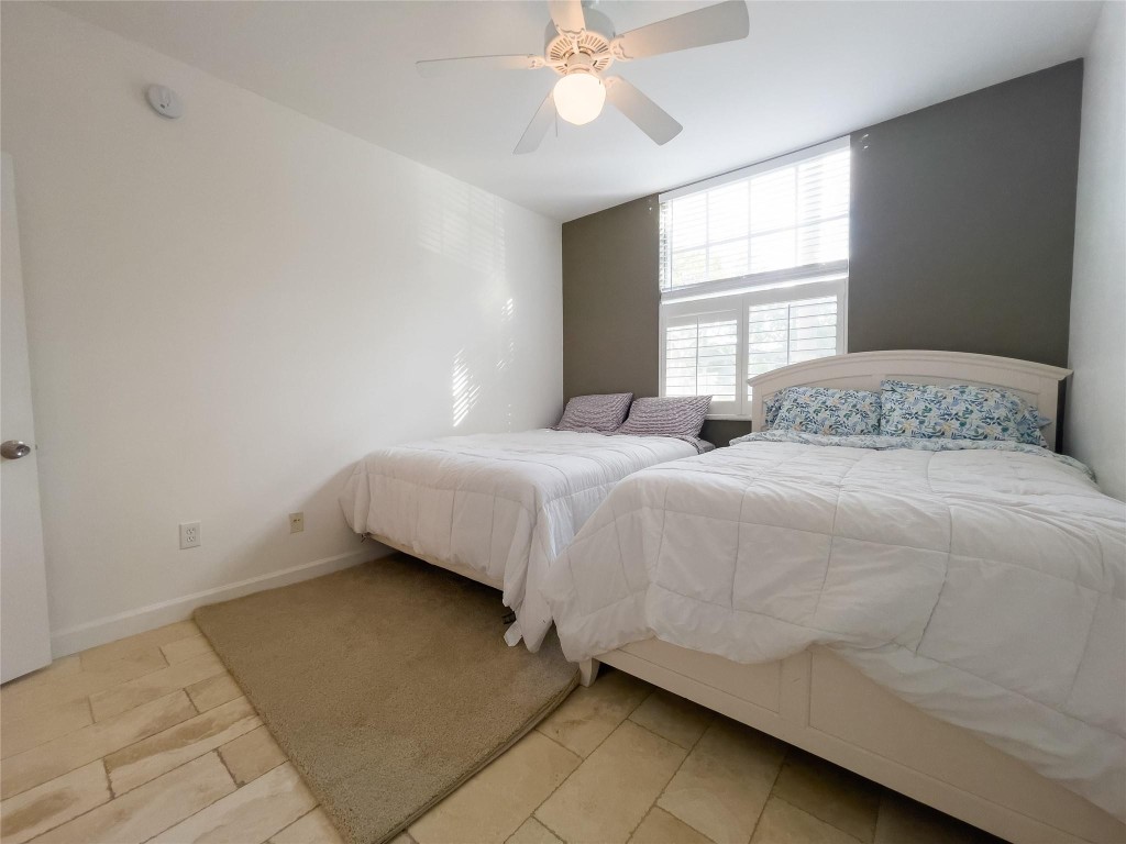 1900 Van Buren St 118B