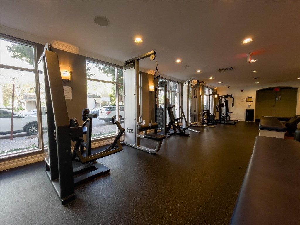 1900 Van Buren St 118B