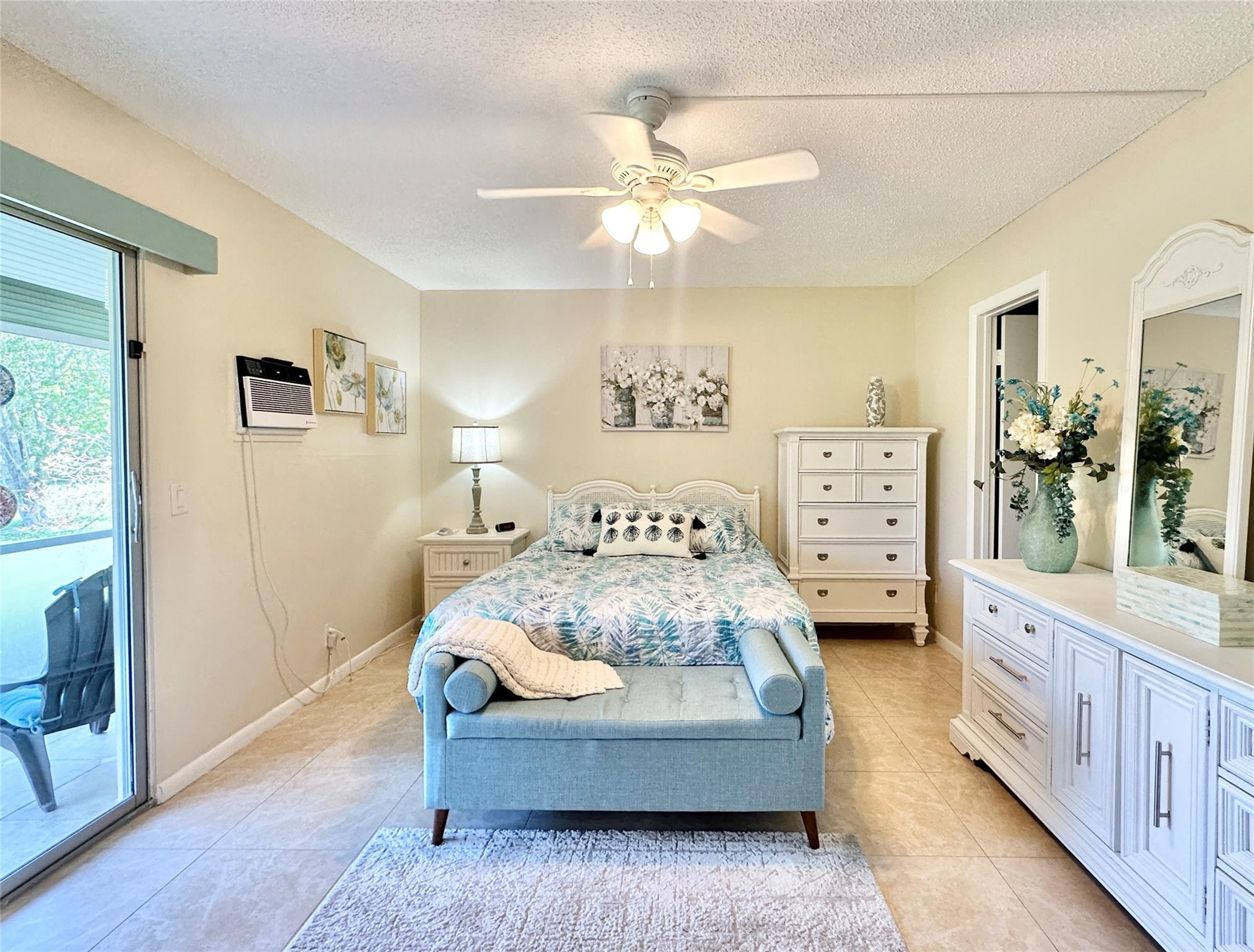 210 Newport M 210