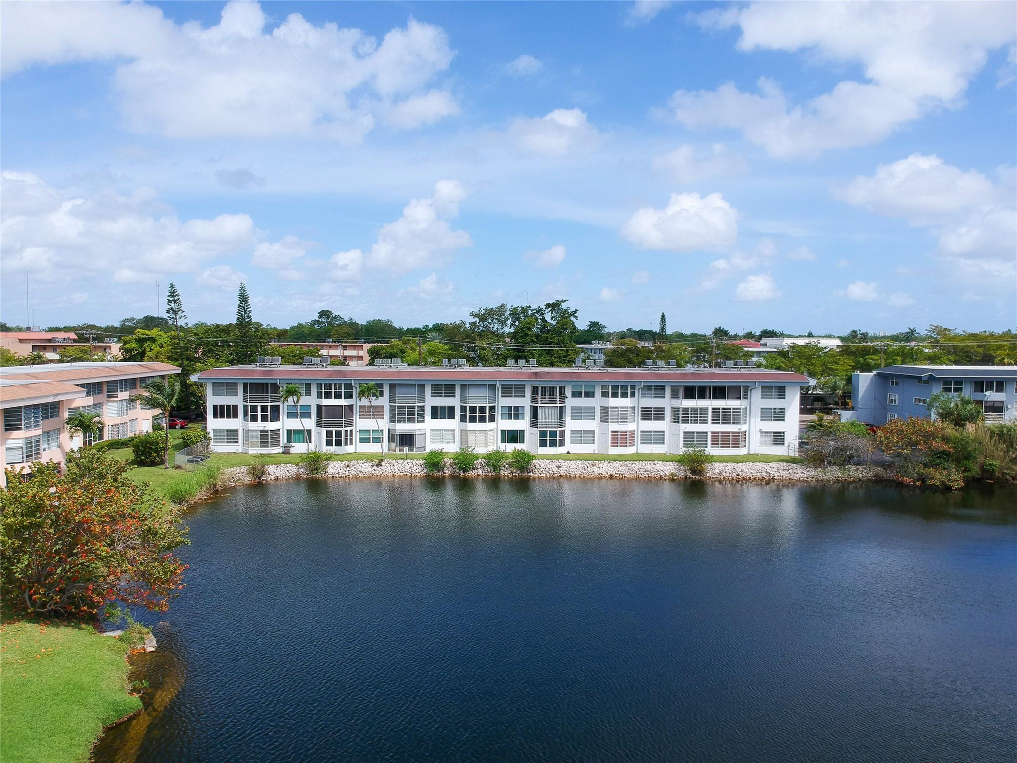 1350 NE 191st St B207