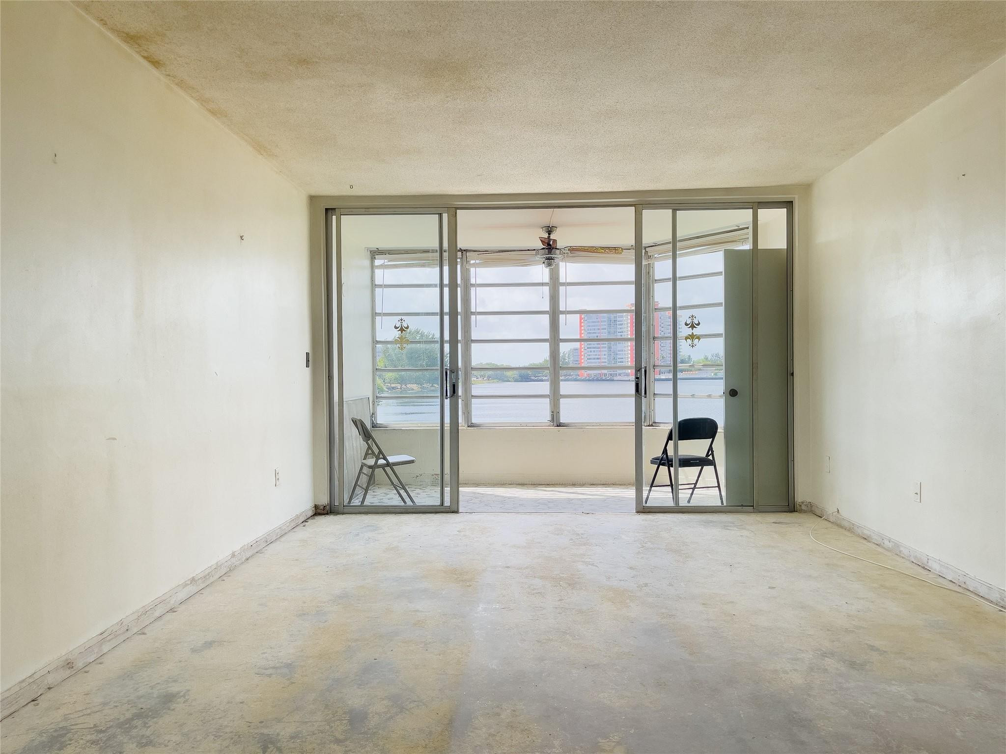 1350 NE 191st St B207