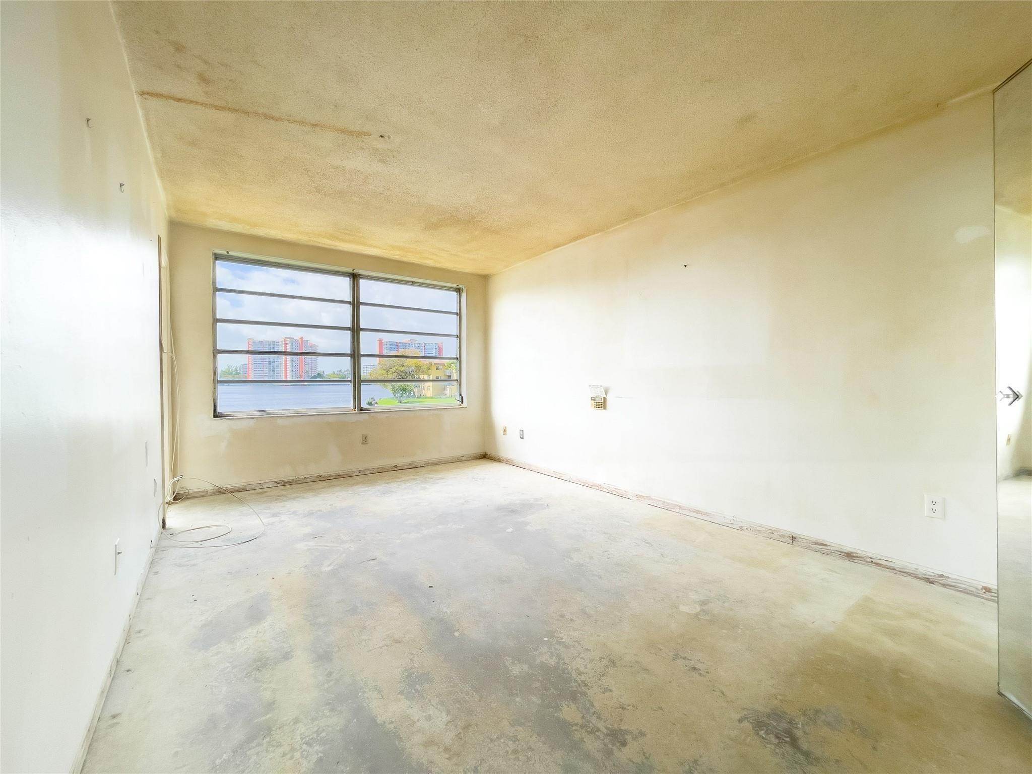 1350 NE 191st St B207