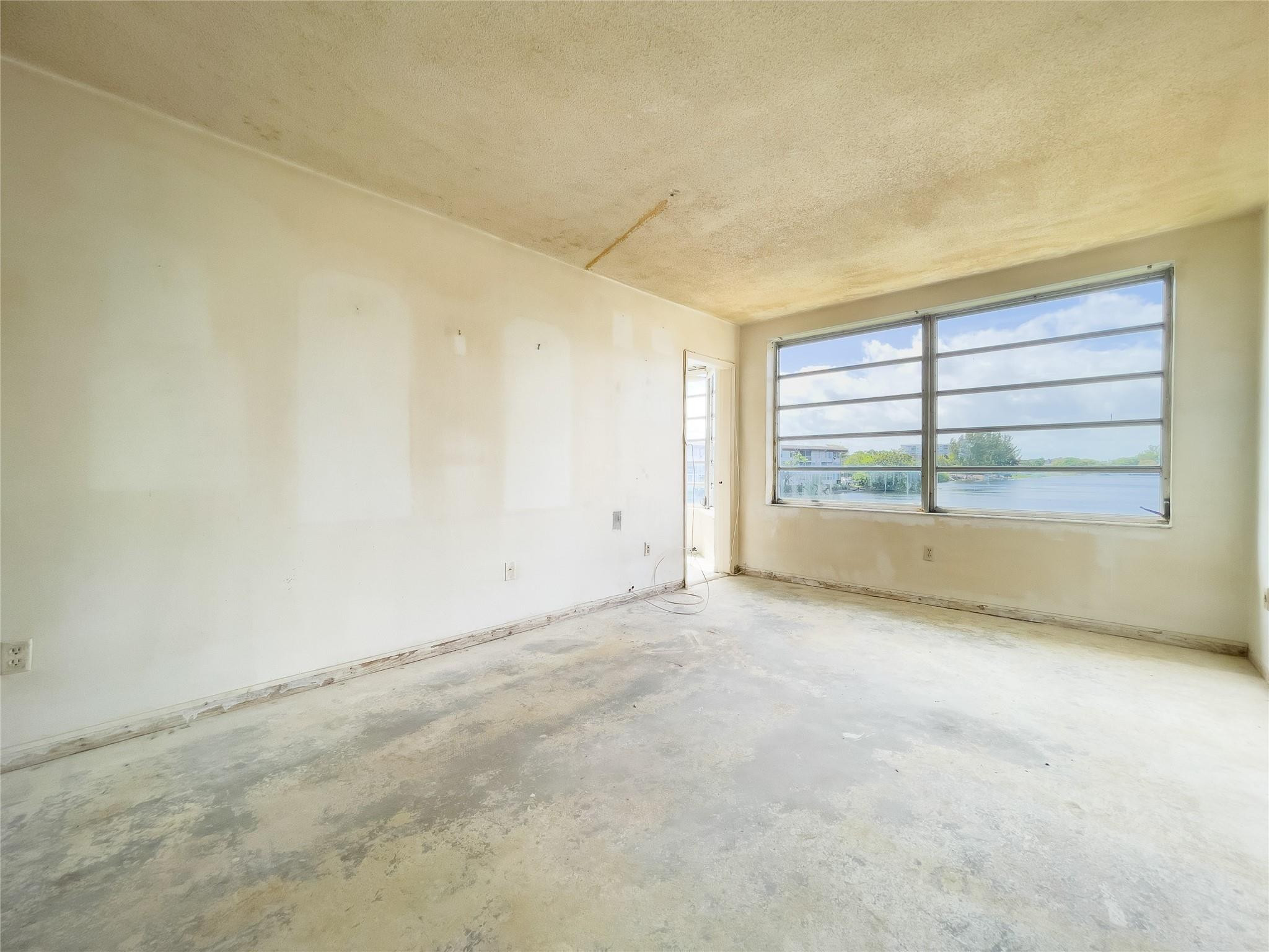 1350 NE 191st St B207