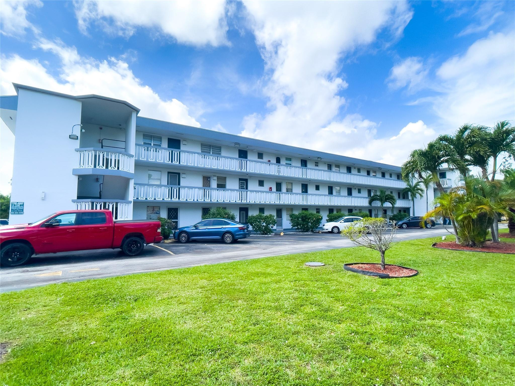 1350 NE 191st St B207