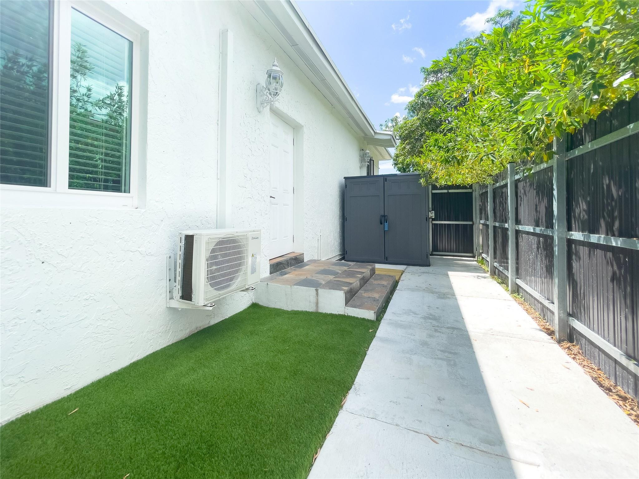 470 NW 126th St