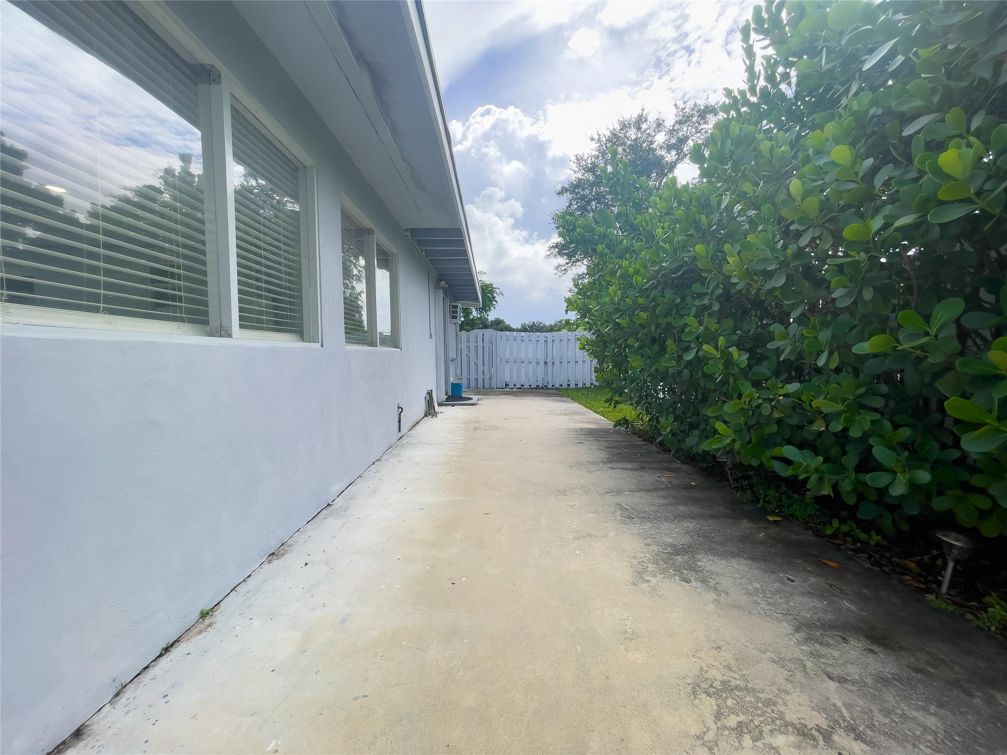 4239 SW 61st Ave