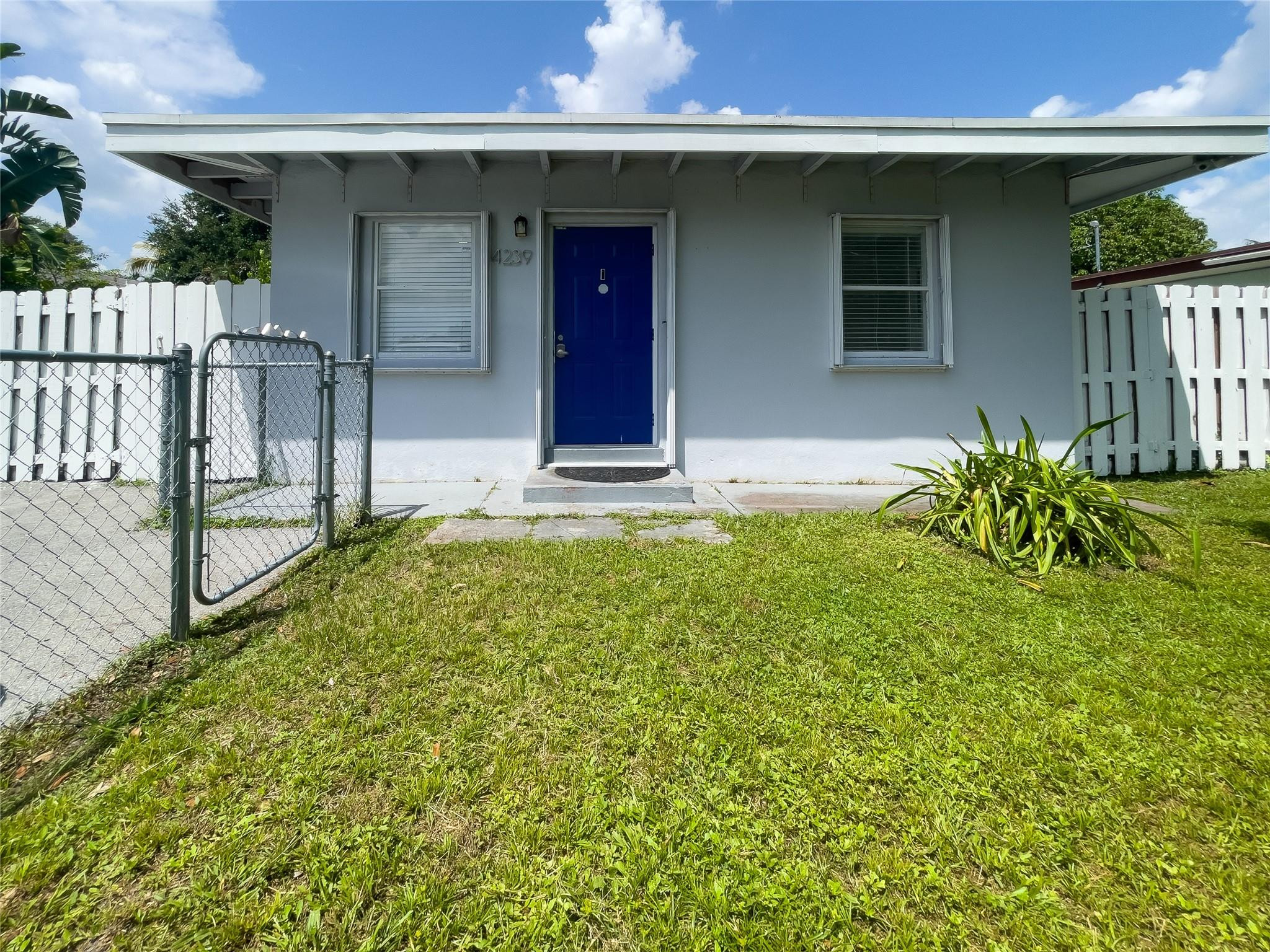 4239 SW 61st Ave