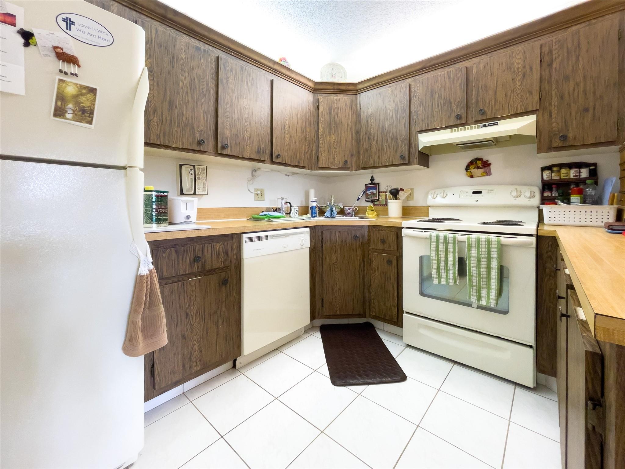 329 Knotty Pine Cir C2