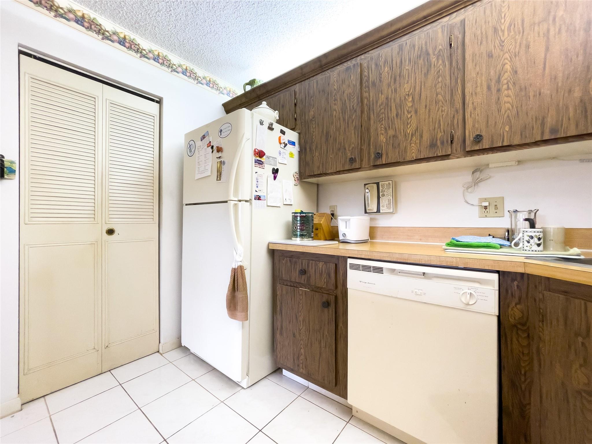329 Knotty Pine Cir C2