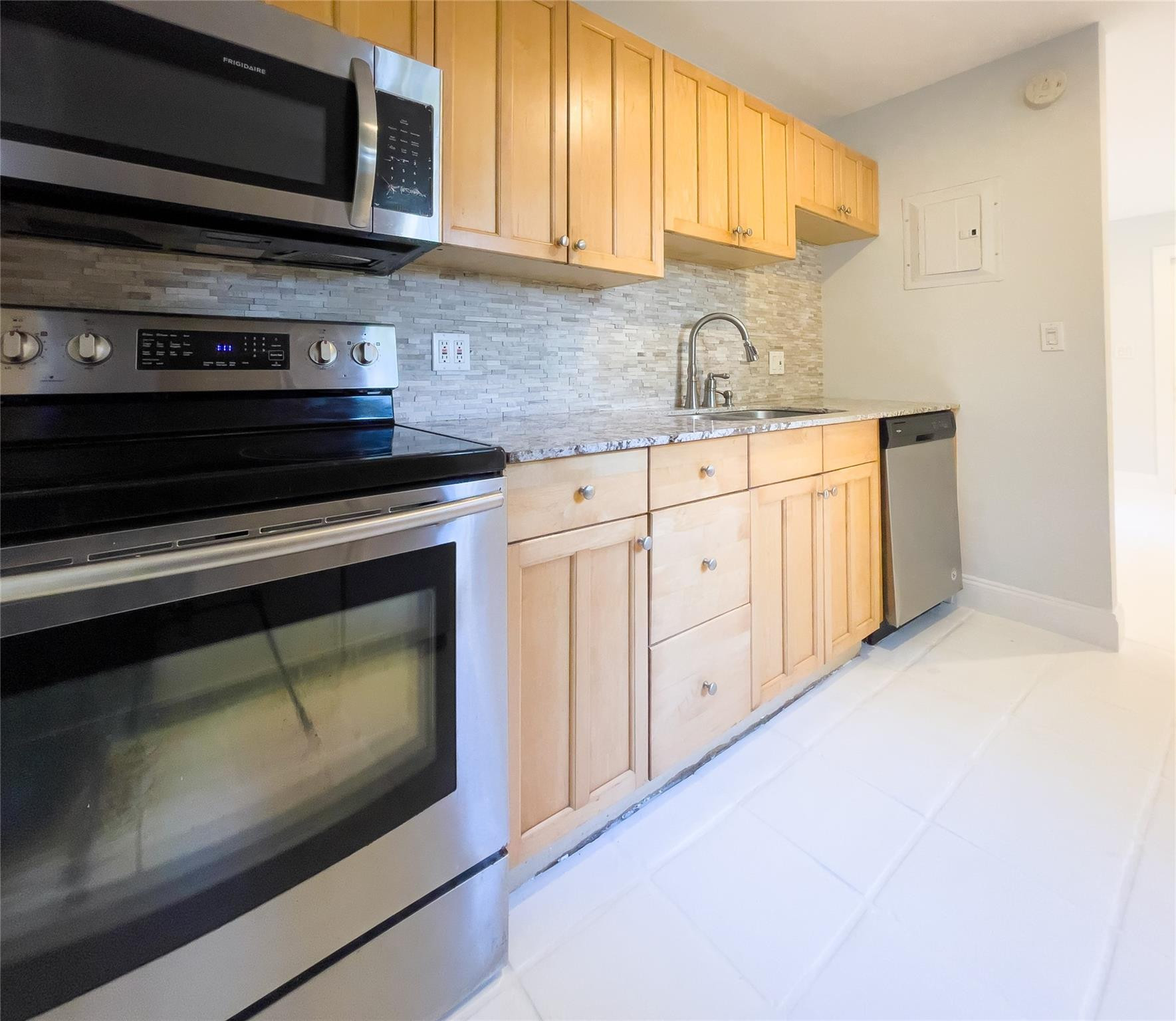 1405 NE 17th St