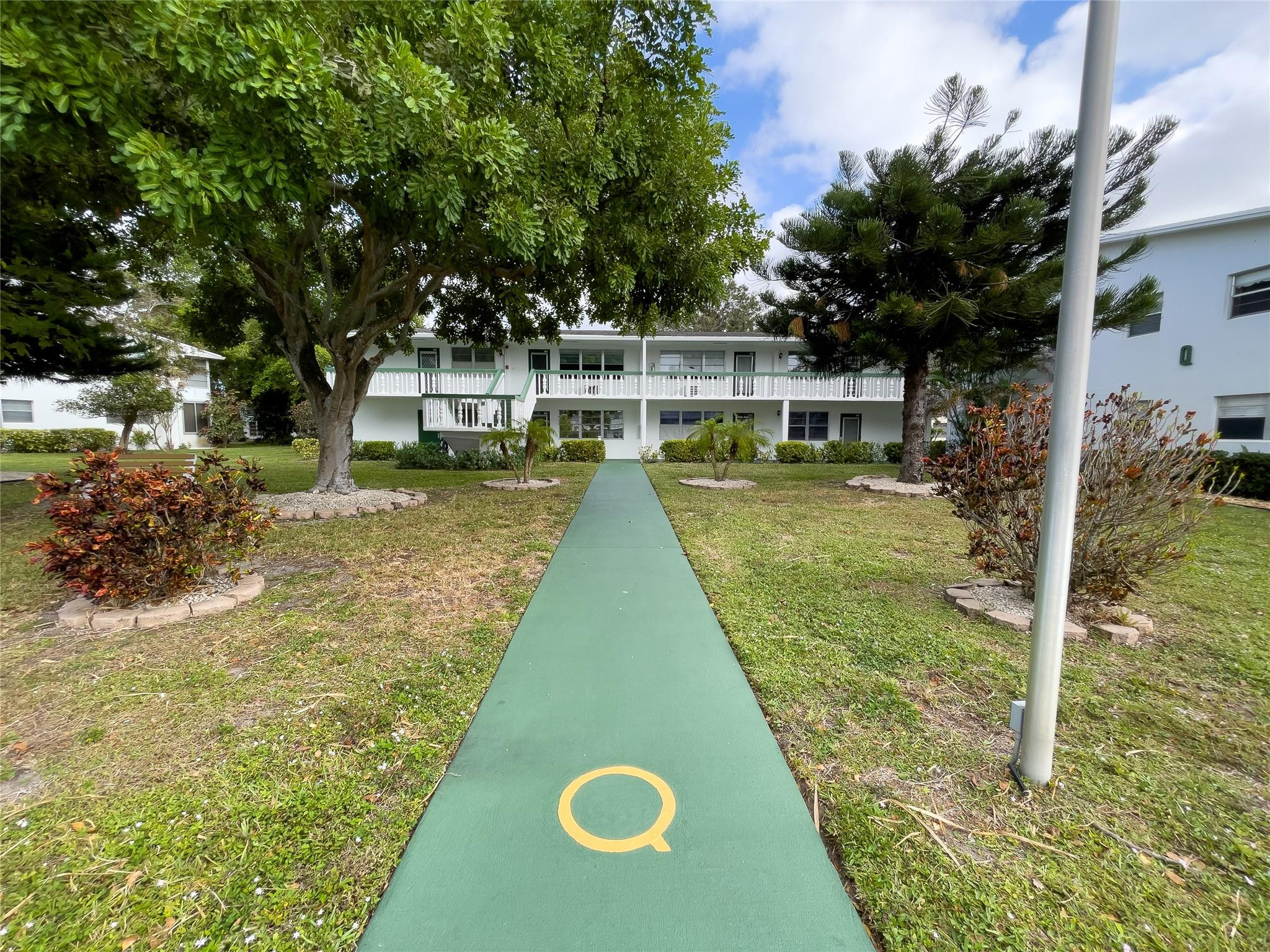 301 Oakridge Q 301