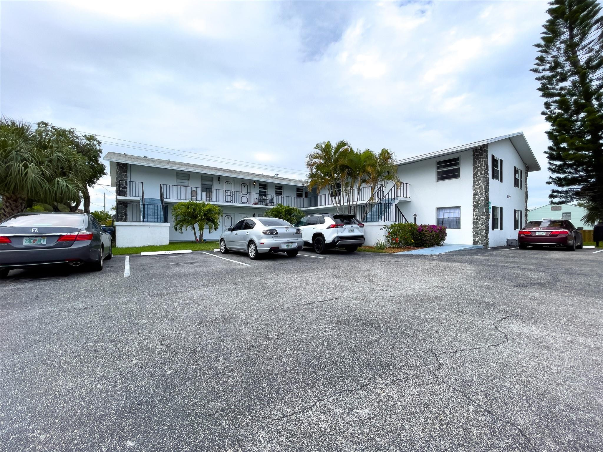 1127 S Federal Hwy