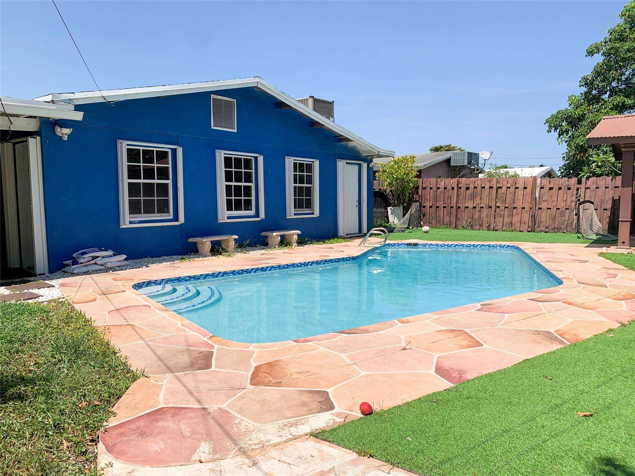 6260 NW 14th St