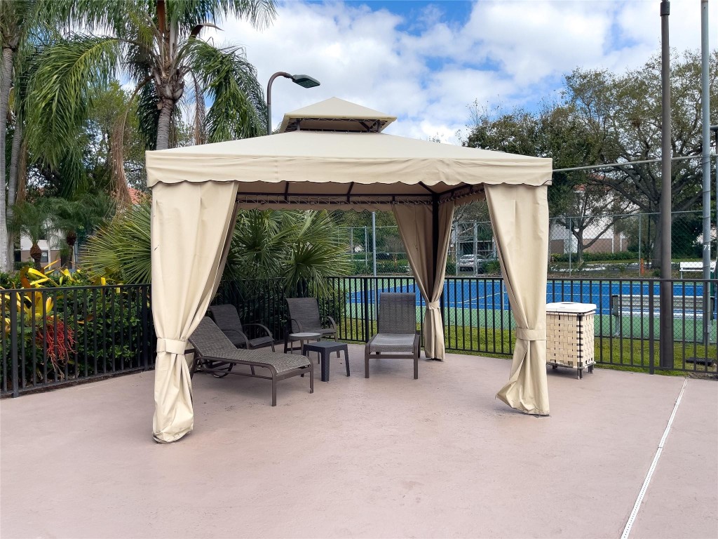 10121 W Sunrise Blvd 102