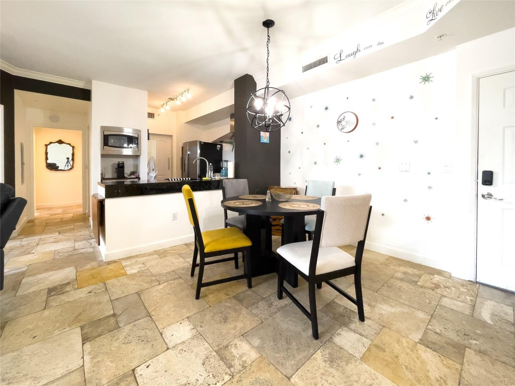 1900 Van Buren St 118B