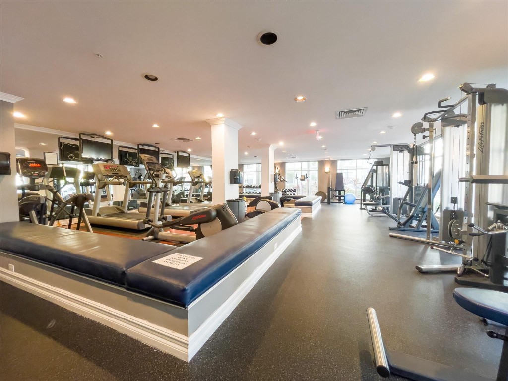 1900 Van Buren St 118B