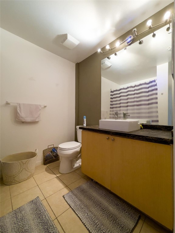 1900 Van Buren St 118B