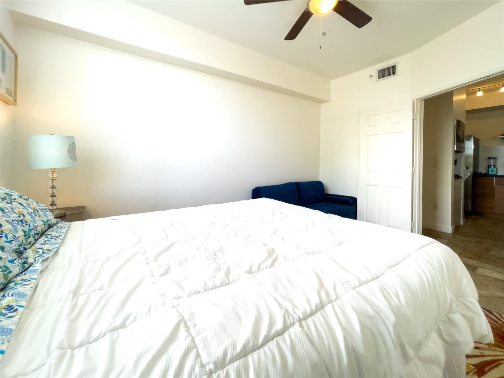 1900 Van Buren St 118B