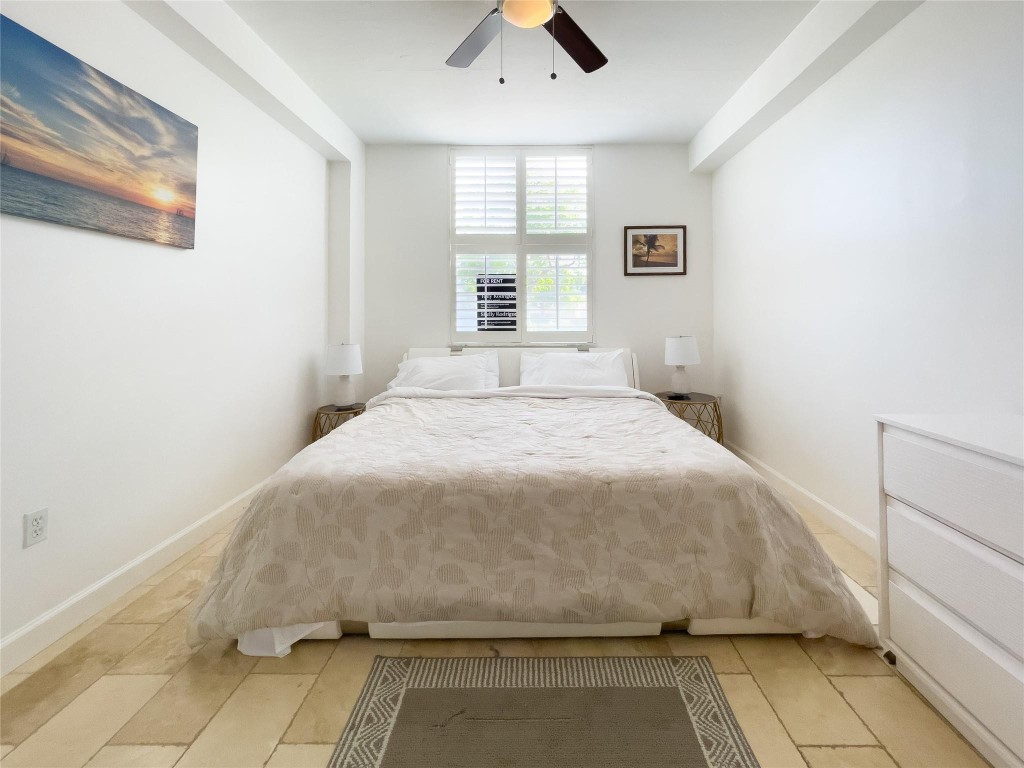 1900 Van Buren St 118B