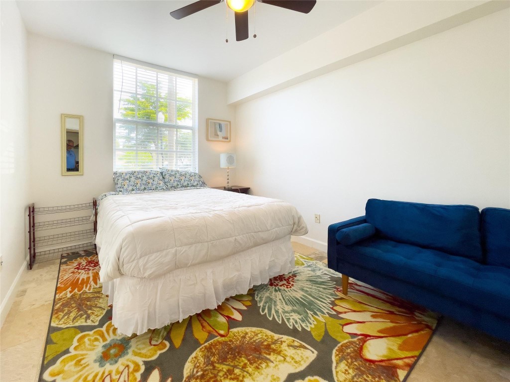 1900 Van Buren St 118B