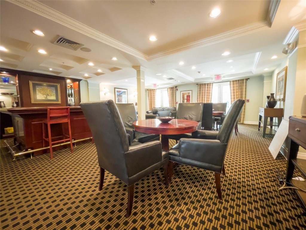 1900 Van Buren St 118B