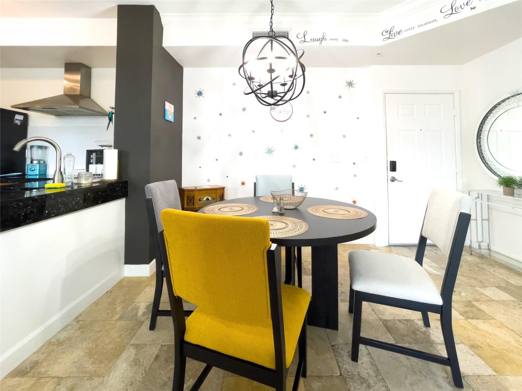 1900 Van Buren St 118B