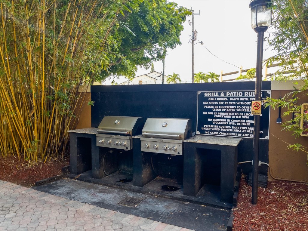 1900 Van Buren St 118B