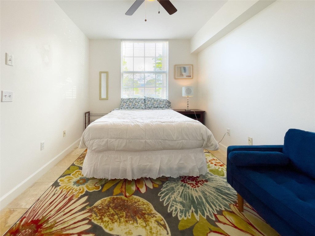 1900 Van Buren St 118B